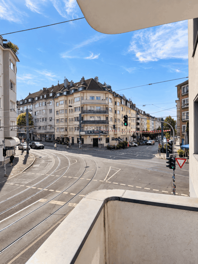 Balkonblick über die Straßenbahngleise
